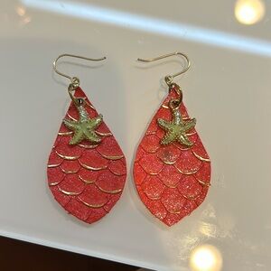 Felt starfish charm earrings